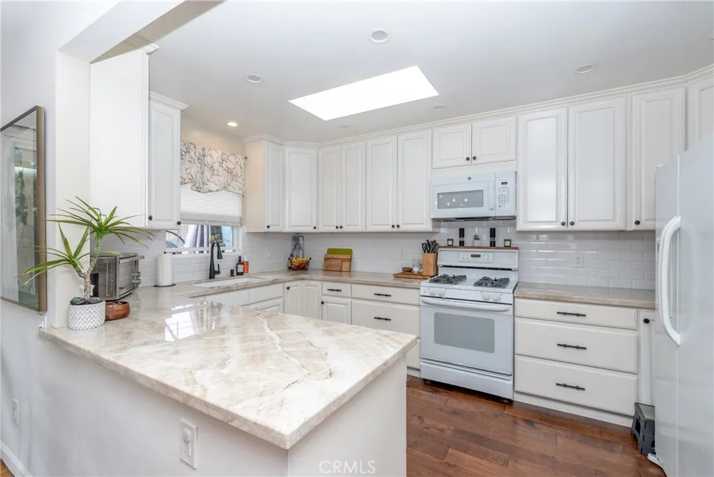 2615 Petaluma, Long Beach, California 90815 home-pic-6